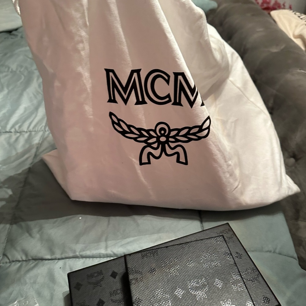 MCM medium Liz Shopper in Pink.
